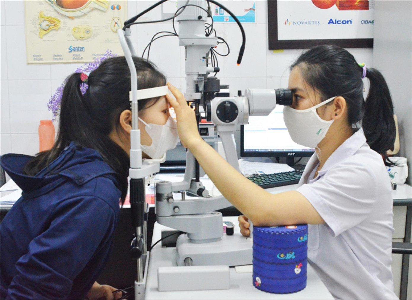 Bệnh nhân khám đau mắt đỏ tại BV Bãi Cháy (Quảng Ninh). Bệnh nhân khám đau mắt đỏ tại BV Bãi Cháy (Quảng Ninh).