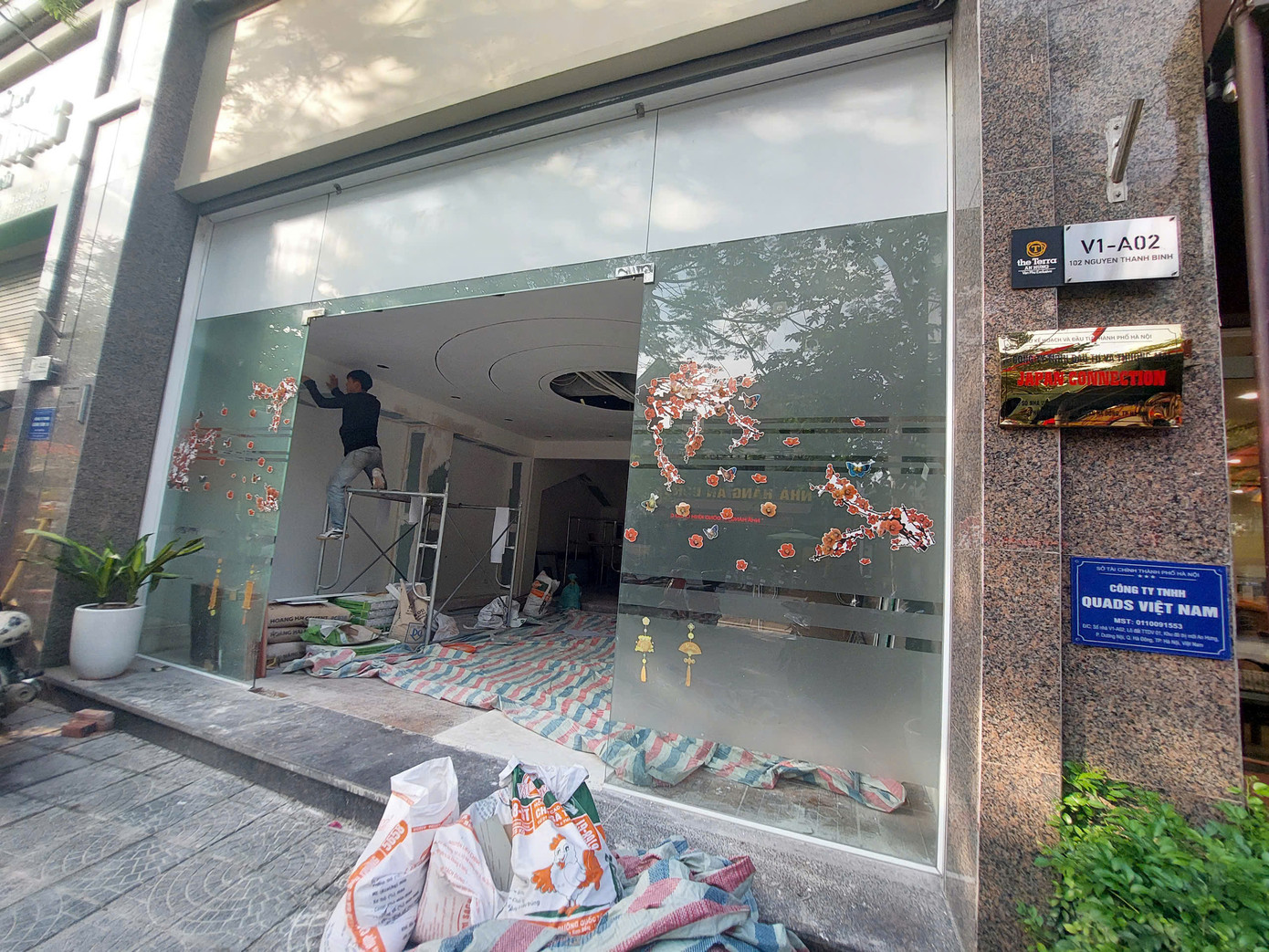 Tại địa chỉ đăng ký của 2 Cty TNHH Dịch vụ Phần mềm Human Offshore Partners và Cty Cổ phần Đầu tư và thương mại Japan Connection ở An Hưng (Hà Đông, Hà Nội), phóng viên không thấy hoạt động nào của doanh nghiệp. Ảnh: PV