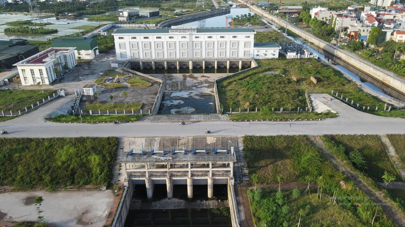 Trạm bơm tiêu Yên Nghĩa, một trong nhiều dự án đầu tư công chậm tiến độ ở Hà Nội. Ảnh: Duy Phạm