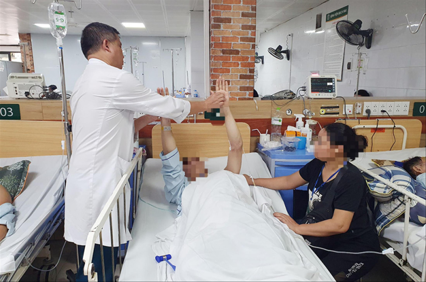 Bệnh nhân trẻ ngộ độc thuốc lá mới điều trị tại Bệnh viện Bạch Mai