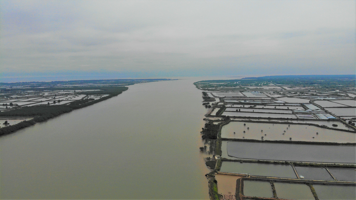 Cửa Ba Lạt nhìn từ trên cao