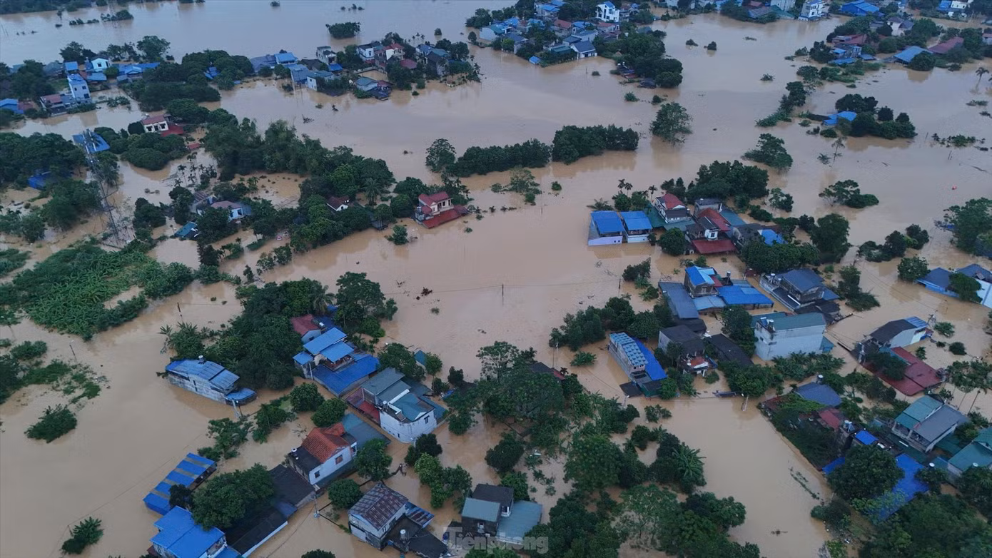 Nhiều khu dân cư ở TP Thái Nguyên bị ngập sâu trong mưa lũ hồi tháng 9/2024. Ảnh: Hoàng Mạnh Thắng