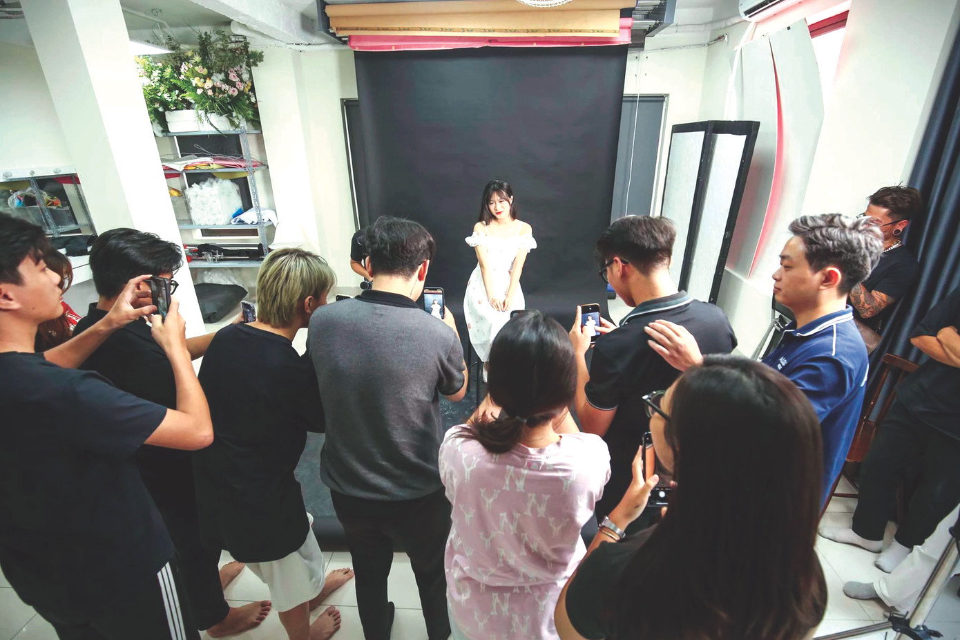 Ngày càng có nhiều nam giới đi học cách chụp ảnh “sống ảo” cho vợ, bạn gái Ngày càng có nhiều nam giới đi học cách chụp ảnh “sống ảo” cho vợ, bạn gái