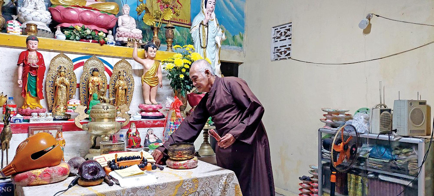 Thầy Thông Đạo tại chánh điệnẢnh: Trần Tuấn