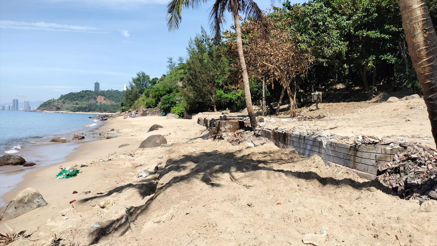 Hiện trường nhà hàng Bảy Ban, một công trình xây dựng trái phép trên báo đảo Sơn Trà, sau khi được tháo dỡ Ảnh: Nguyễn Thành