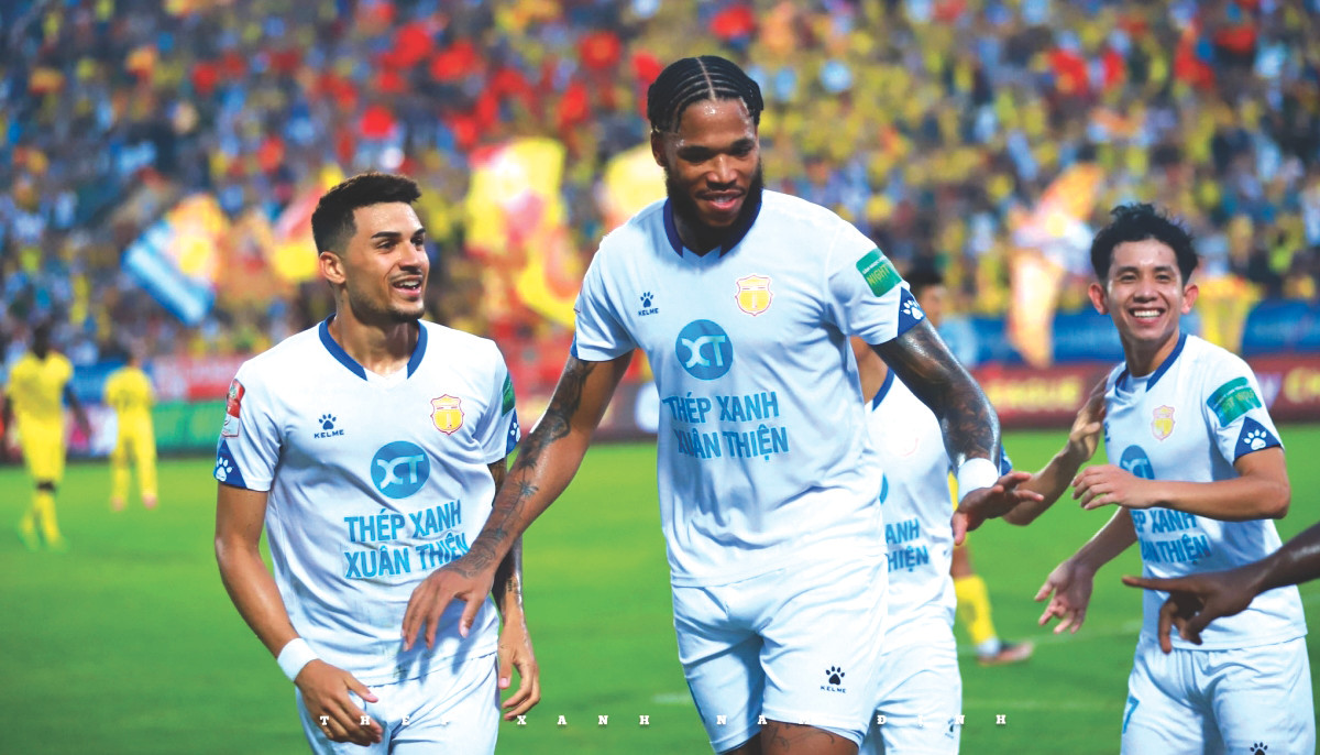 Nam Định toàn thắng sau 4 vòng đấu.