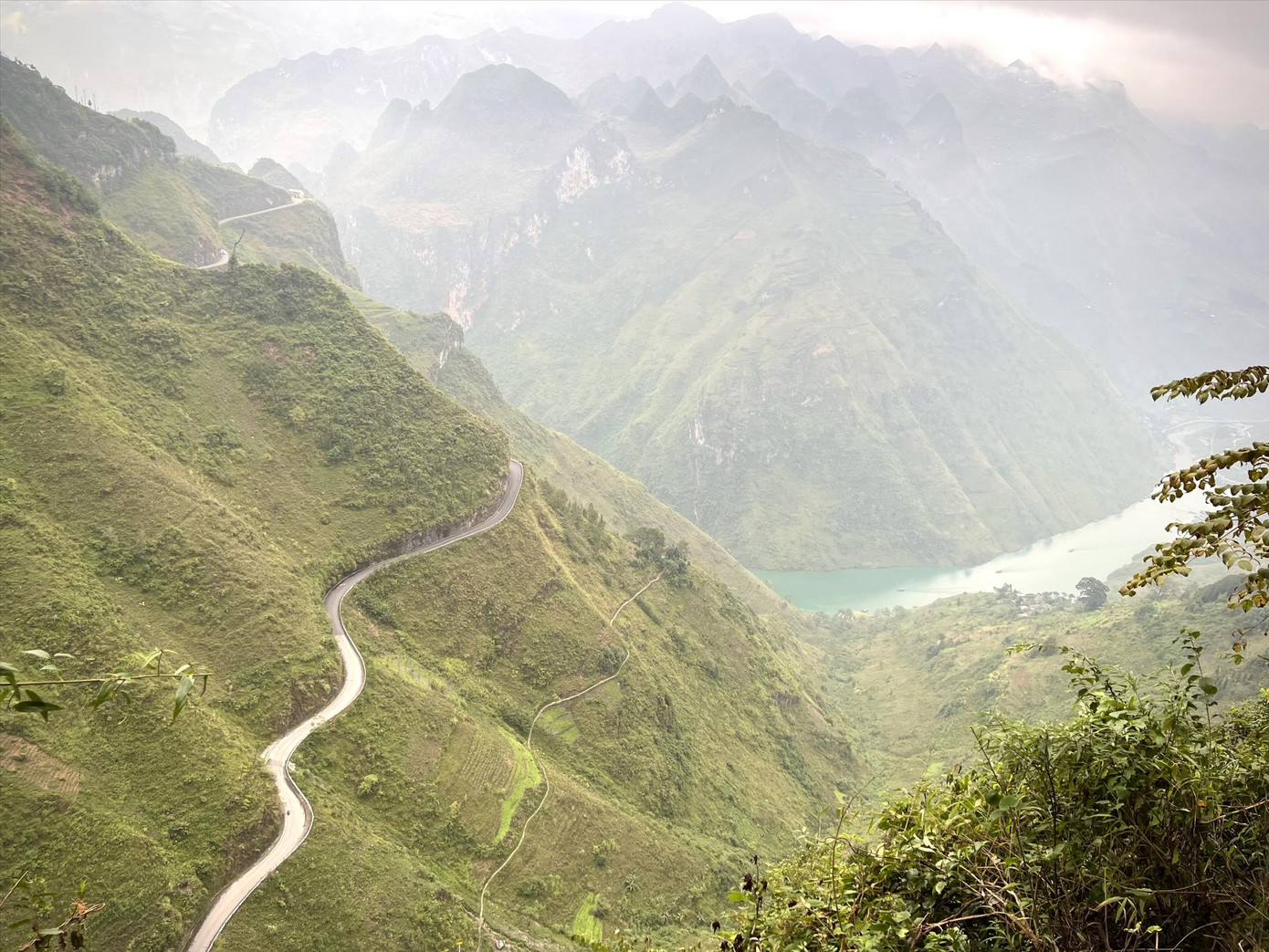 Công viên địa chất toàn cầu Cao nguyên đá Đồng Văn thu hút du khách bởi vẻ hùng vĩ, hoang sơẢnh: KỲ SƠN Công viên địa chất toàn cầu Cao nguyên đá Đồng Văn thu hút du khách bởi vẻ hùng vĩ, hoang sơẢnh: KỲ SƠN