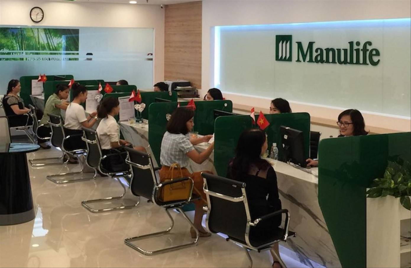 Manulife là một trong những doanh nghiệp buộc phải siết quy định tư vấn trước khi phát hành hợp đồng bảo hiểm