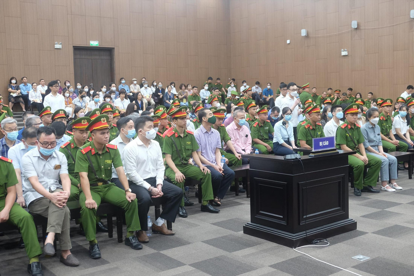 Nhóm bị cáo tại phiên tòa