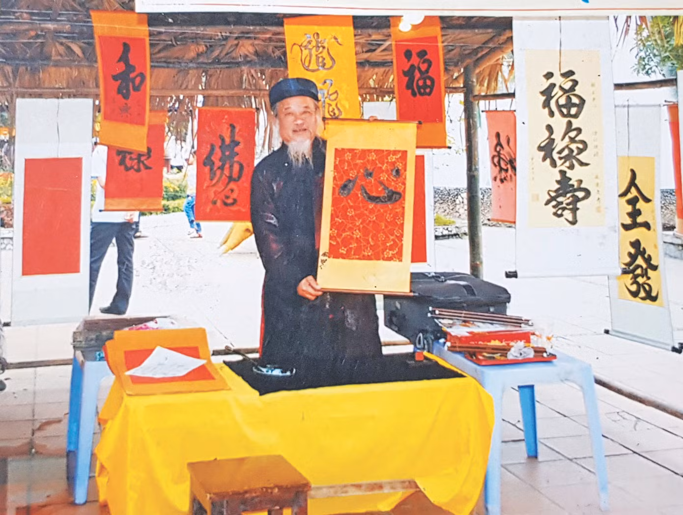 Ông Vũ Ngọc Kỳ trong một cuộc tham gia viết thư pháp. Ảnh nhân vật cung cấp. Ông Vũ Ngọc Kỳ trong một cuộc tham gia viết thư pháp. Ảnh nhân vật cung cấp.