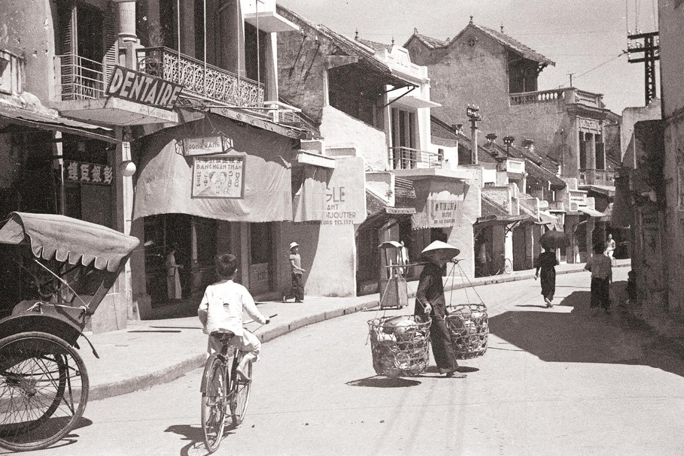 Phố Hàng Bạc những năm 1940