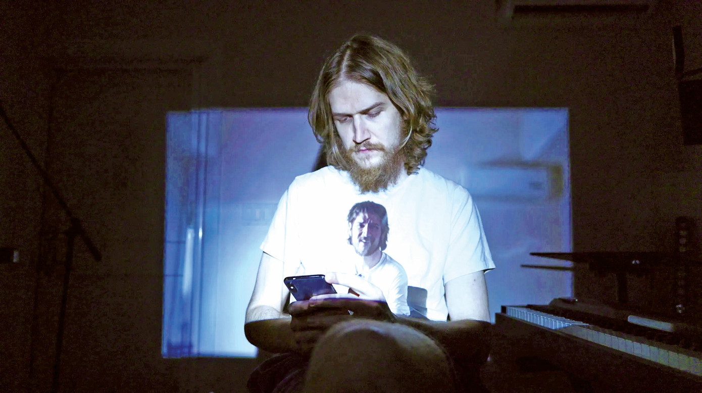 Đa vũ trụ trong lòng bàn tay, với Inside của Bo Burnham