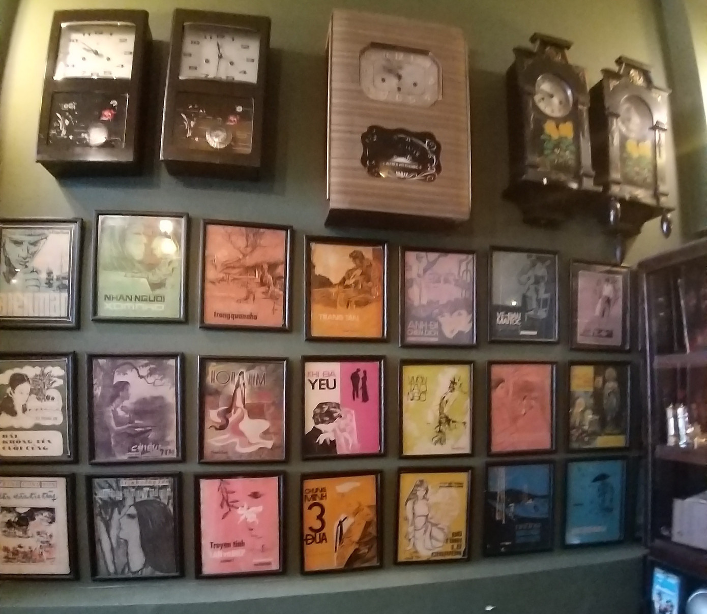 Những góc trong quán “Tơ vàng”