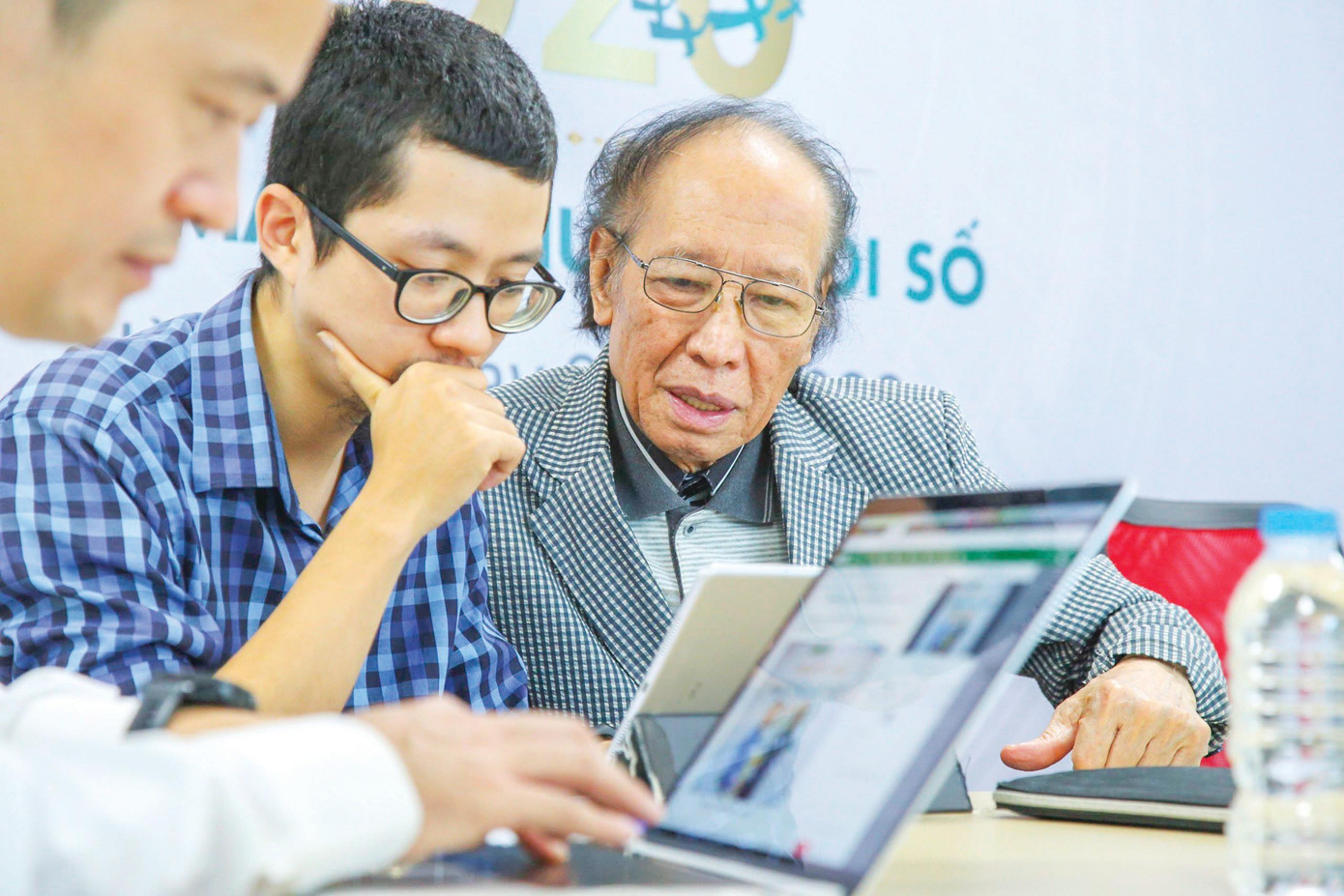 Hội chẩn một sản phẩm báo chí Hội chẩn một sản phẩm báo chí