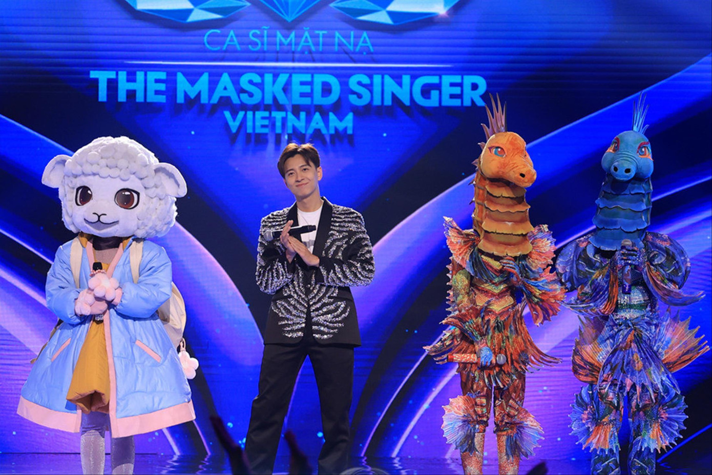 Việc Ca sĩ Mặt nạ thay đổi luật chơi (không công bố mascot bị loại tại chỗ) khiến khán giả khó chịu Việc Ca sĩ Mặt nạ thay đổi luật chơi (không công bố mascot bị loại tại chỗ) khiến khán giả khó chịu