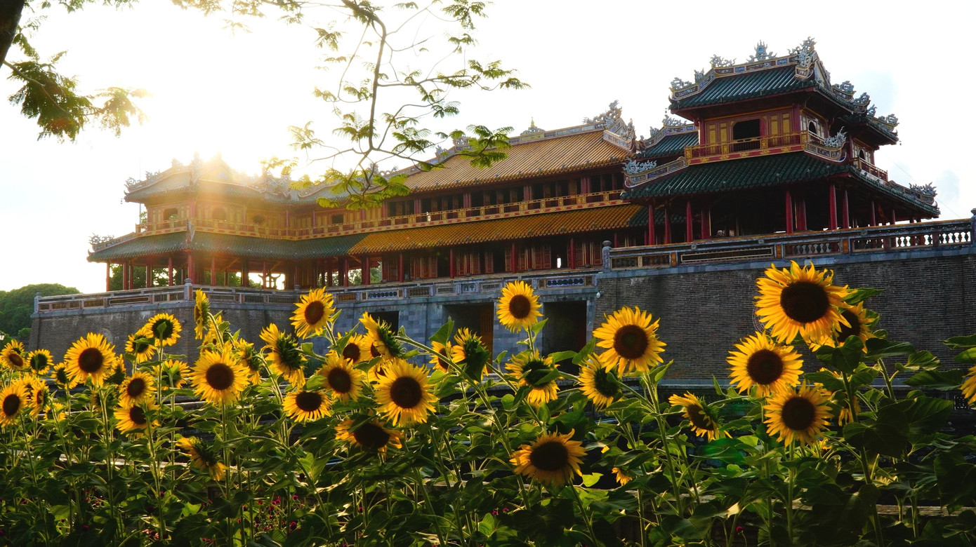 Di tích Ngọ Môn - cổng chính của Đại Nội Huế Di tích Ngọ Môn - cổng chính của Đại Nội Huế