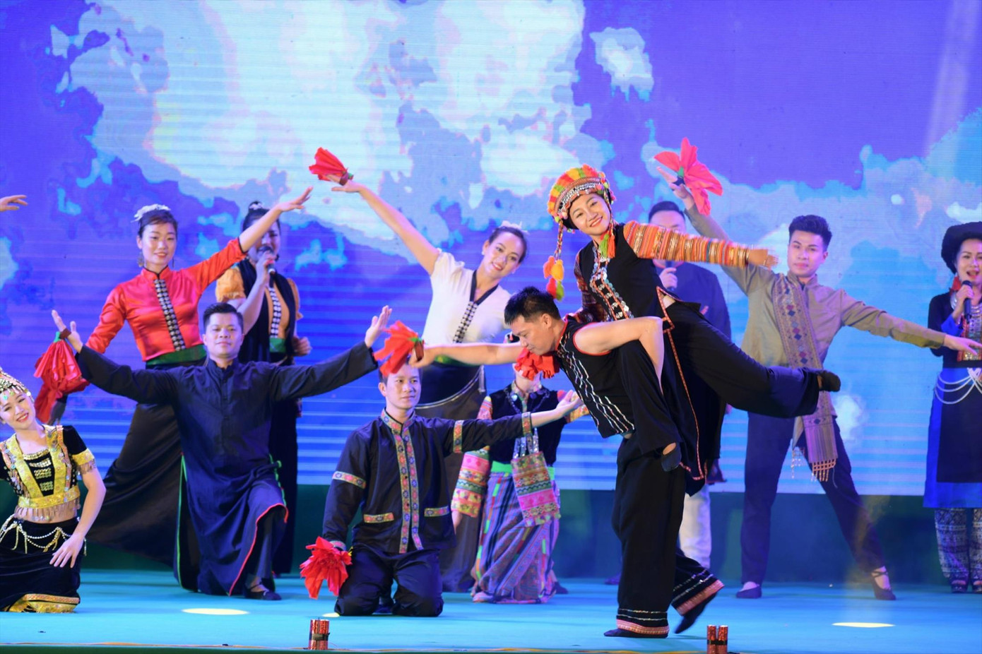 Việt Nam sở hữu hệ thống trang phục truyền thống đa sắc màu Ảnh: DƯƠNG TRIỀU