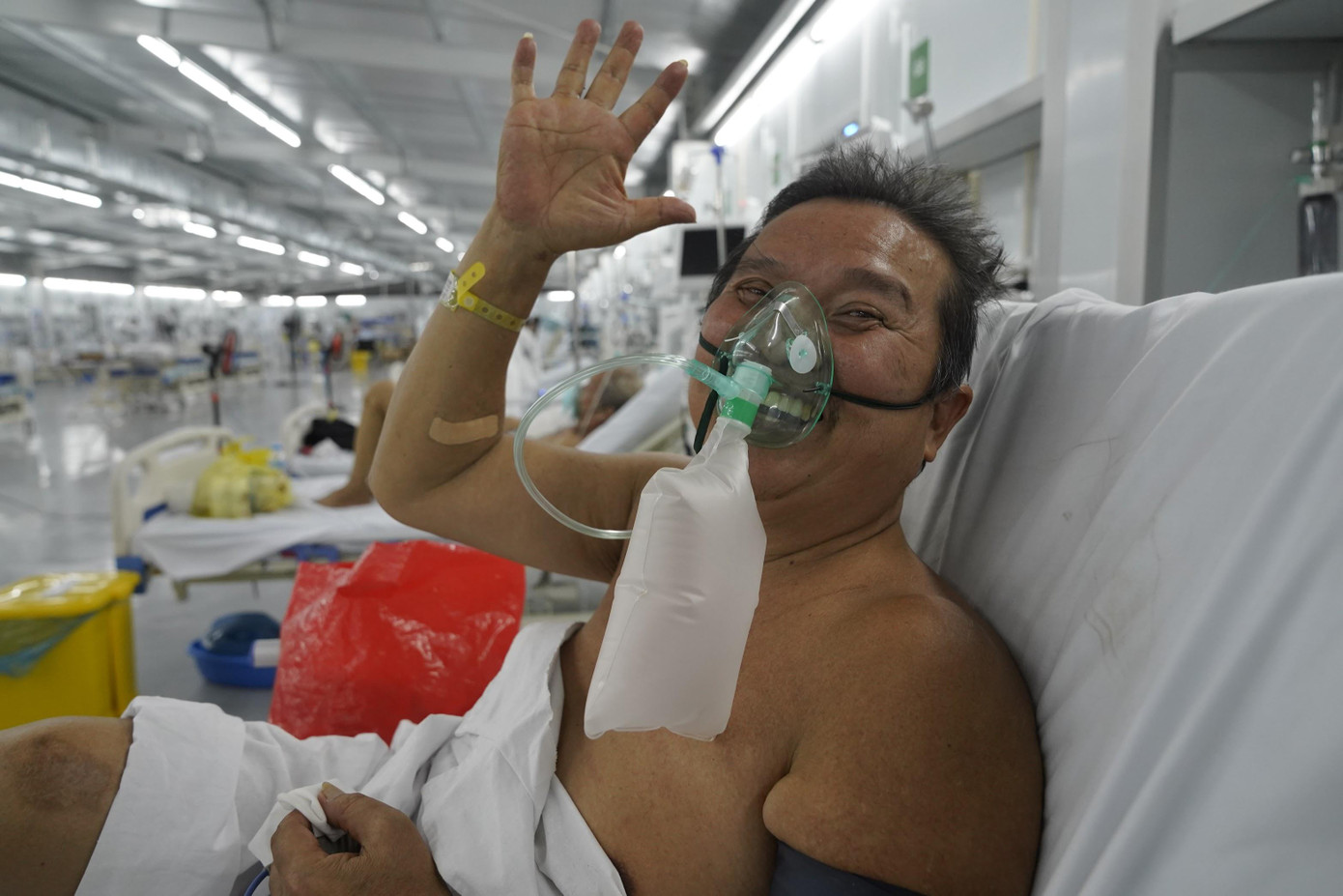 "Thuốc Molnupiravir đã nhanh chóng phát huy hiệu quả, số ca bệnh nặng giảm rất nhanh, từ đó từng bước kéo giảm tình trạng tử vong cho cộng đồng". Ảnh: Phạm Nguyễn "Thuốc Molnupiravir đã nhanh chóng phát huy hiệu quả, số ca bệnh nặng giảm rất nhanh, từ đó từng bước kéo giảm tình trạng tử vong cho cộng đồng". Ảnh: Phạm Nguyễn