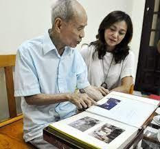 Cùng lật giở album tìm về quá khứ