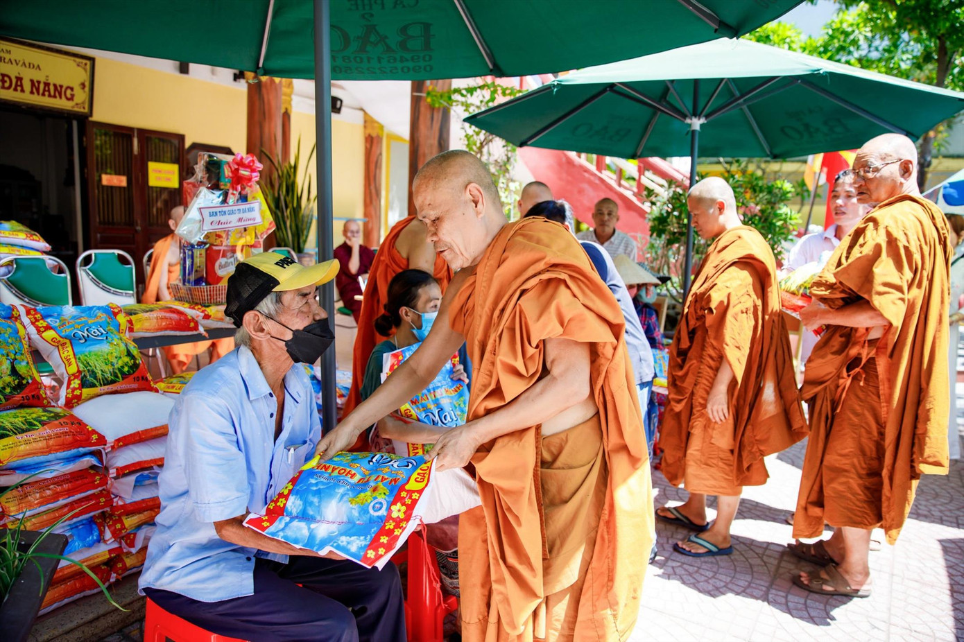 Những hành động thiện nguyện, đền ơn đáp nghĩa xuất phát từ tâm cần được nhân rộng Những hành động thiện nguyện, đền ơn đáp nghĩa xuất phát từ tâm cần được nhân rộng