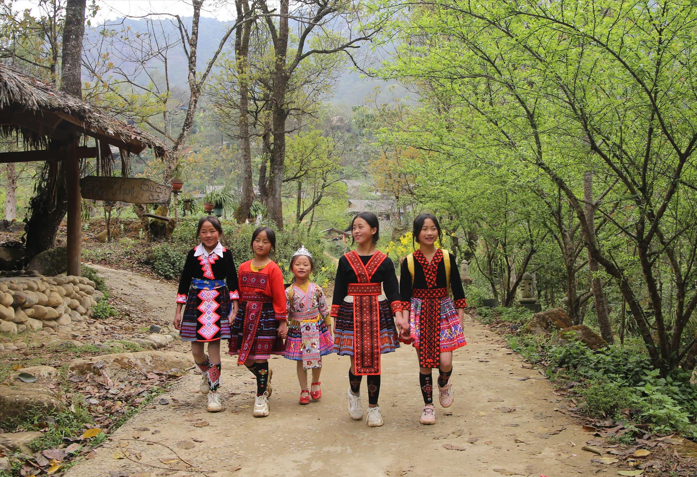 Cần quảng bá mạnh mẽ hơn về trang phục truyền thống Ảnh: LỘC LIÊN Cần quảng bá mạnh mẽ hơn về trang phục truyền thống Ảnh: LỘC LIÊN