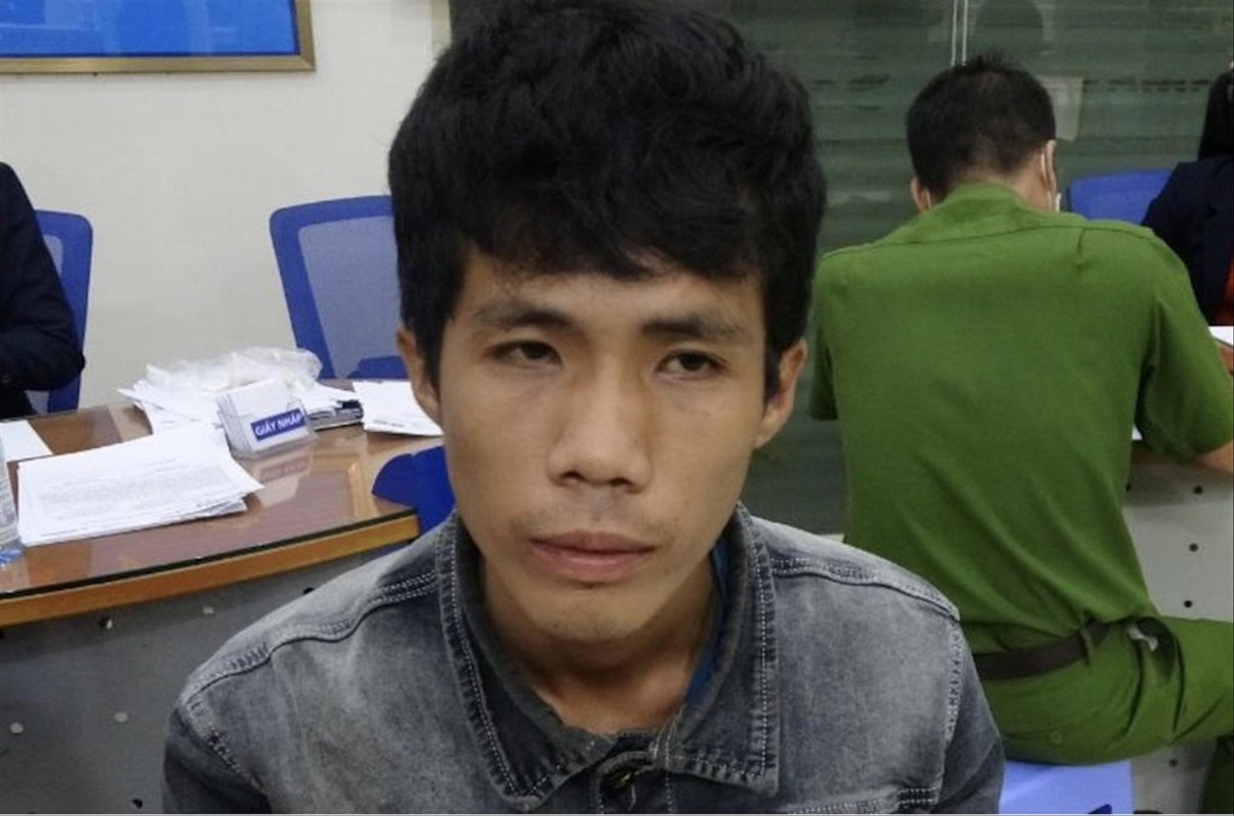 Trần Thanh Luân bị bắt giữ khi dùng súng giả cướp ngân hàng Ảnh: Công an cung cấp Trần Thanh Luân bị bắt giữ khi dùng súng giả cướp ngân hàng Ảnh: Công an cung cấp