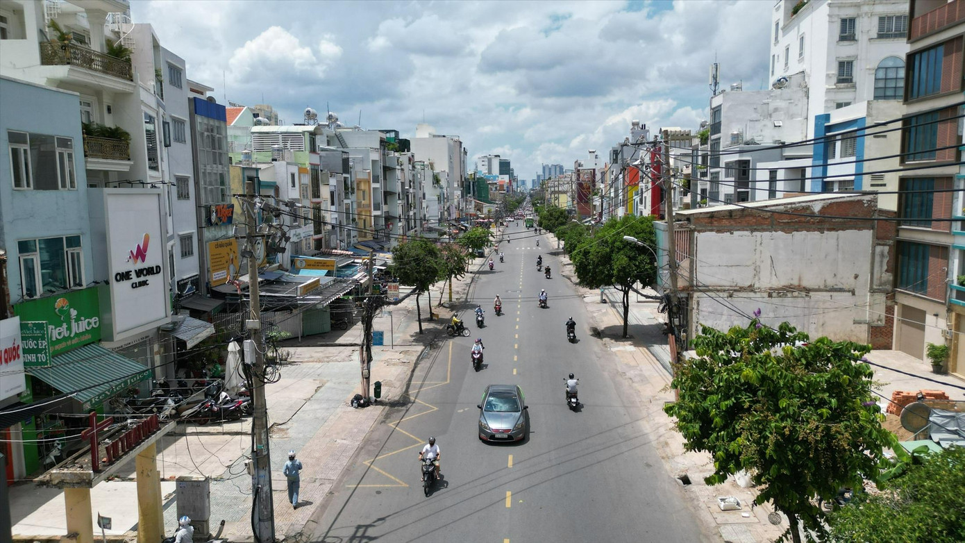 Trục đường Cách Mạng Tháng Tám (TPHCM) - nơi triển khai dự án di dời hạ tầng kỹ thuật chuẩn bị mặt bằng cho dự án metro số 2 Ảnh: H.H Trục đường Cách Mạng Tháng Tám (TPHCM) - nơi triển khai dự án di dời hạ tầng kỹ thuật chuẩn bị mặt bằng cho dự án metro số 2 Ảnh: H.H