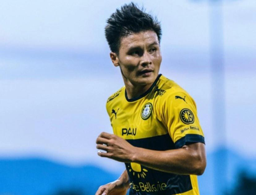 Tiền vệ Quang Hải trong màu áo Pau FC Tiền vệ Quang Hải trong màu áo Pau FC