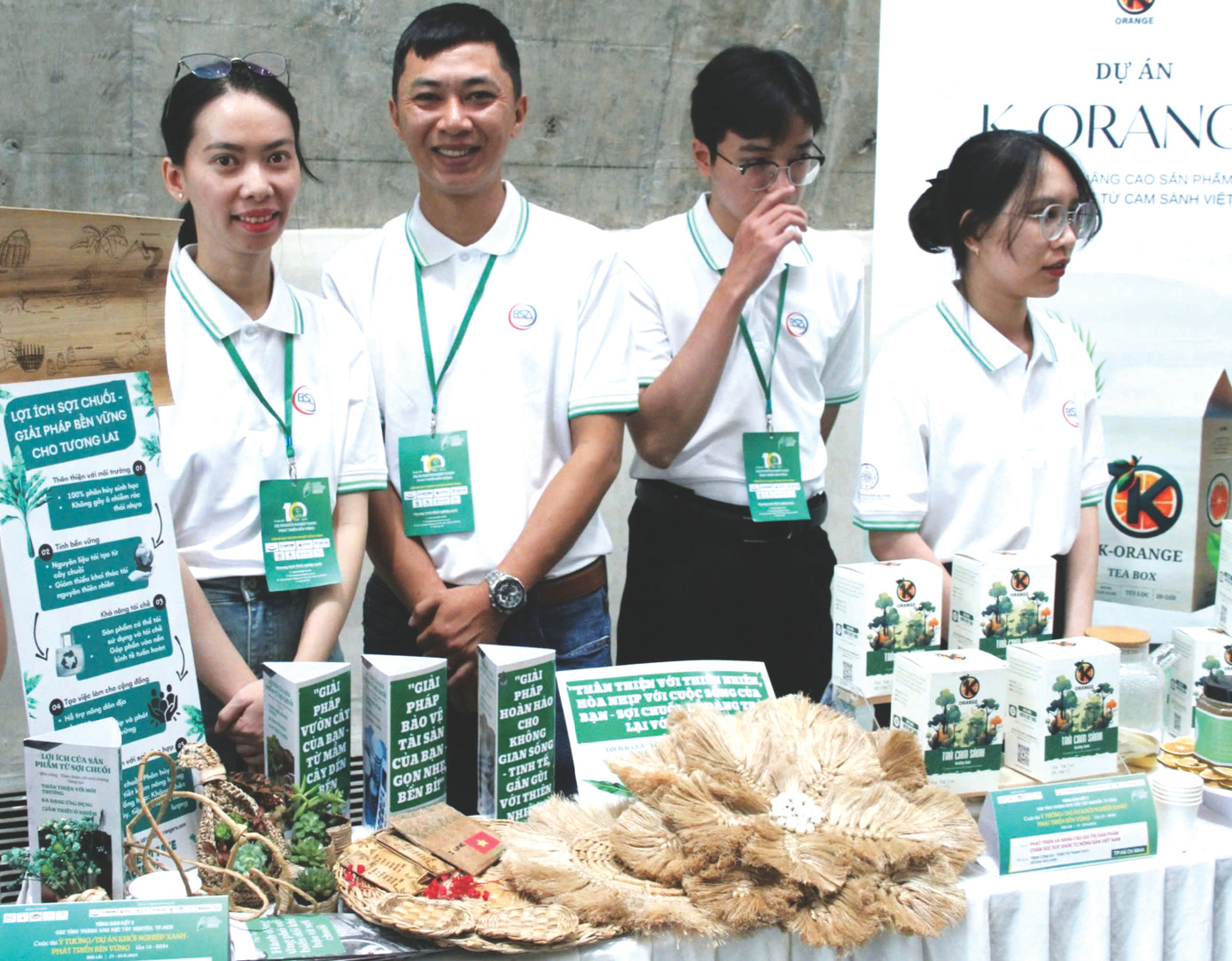 Vợ chồng anh Dũng tại cuộc thi ý tưởng/dự án khởi nghiệp xanh – phát triển bền vững