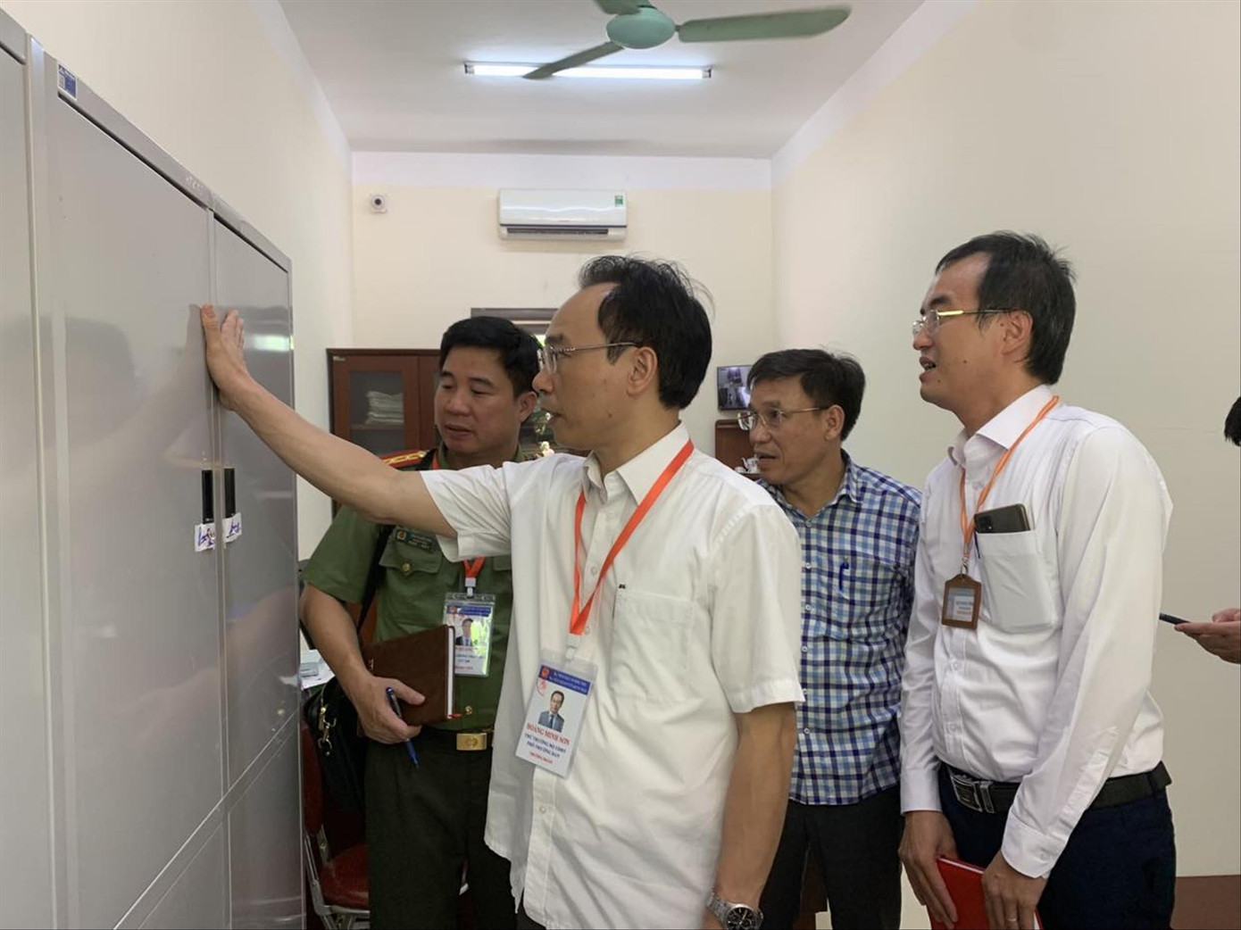 Kiểm tra công tác chuẩn bị thi tốt nghiệp THPT năm 2022 Ảnh Nghiêm Huê Kiểm tra công tác chuẩn bị thi tốt nghiệp THPT năm 2022 Ảnh Nghiêm Huê