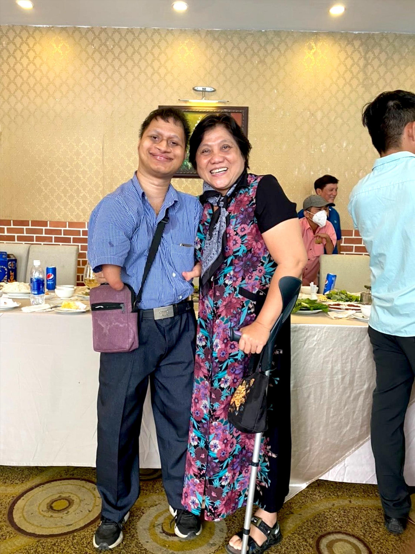 Anh Djruêng tham dự và nhận được nhiều bằng khen, giấy chứng nhận của các tổ chức