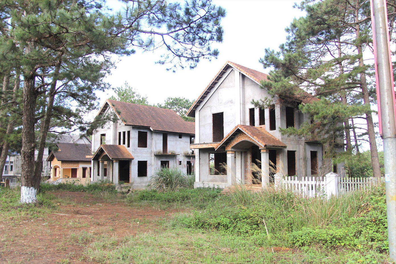 Những căn biệt thự bỏ hoang được tu sửa lại