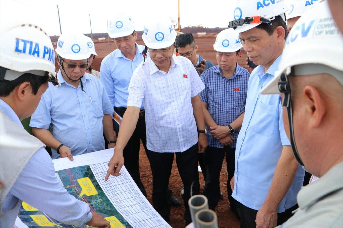 Đoàn giám sát Ủy ban Kinh tế của Quốc hội tại khu vực thi công dự án sân bay Long Thành Đoàn giám sát Ủy ban Kinh tế của Quốc hội tại khu vực thi công dự án sân bay Long Thành