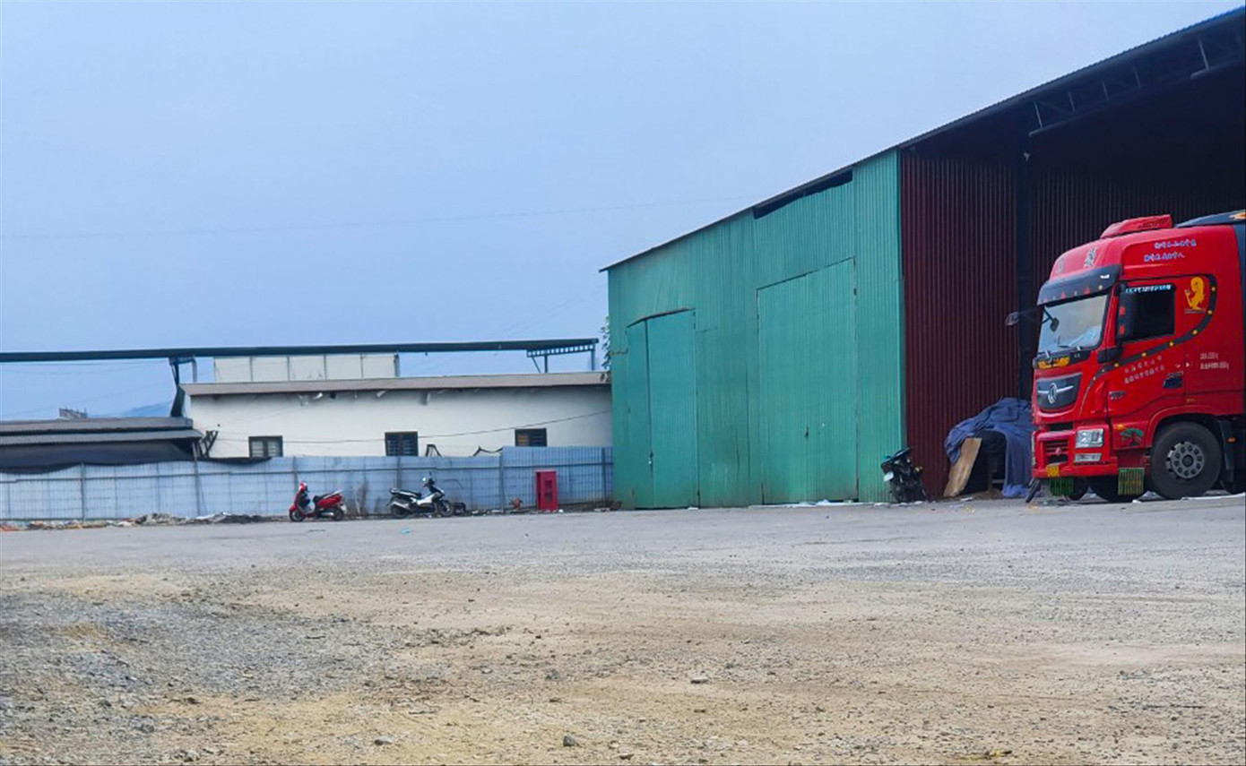 Kho hàng ở khu vực Cửa khẩu Kim Thành (Lào Cai) Ảnh: Hân Nguyễn Kho hàng ở khu vực Cửa khẩu Kim Thành (Lào Cai) Ảnh: Hân Nguyễn