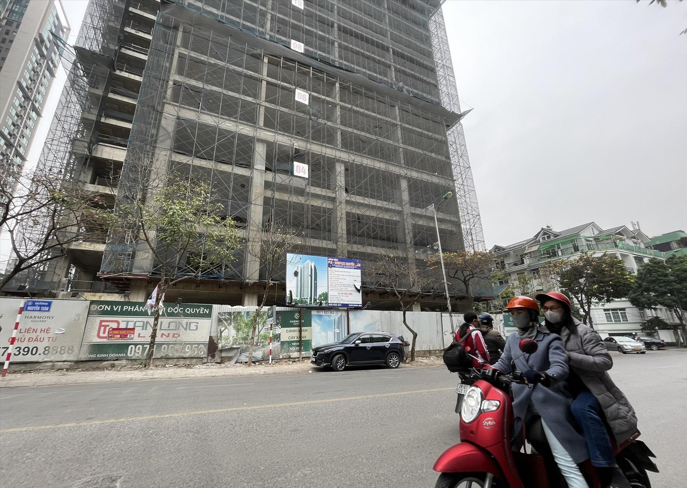 Một dự án chung cư quận Thanh Xuân (Hà Nội) dừng thi công vì thiếu vốn. Ảnh: Như Ý