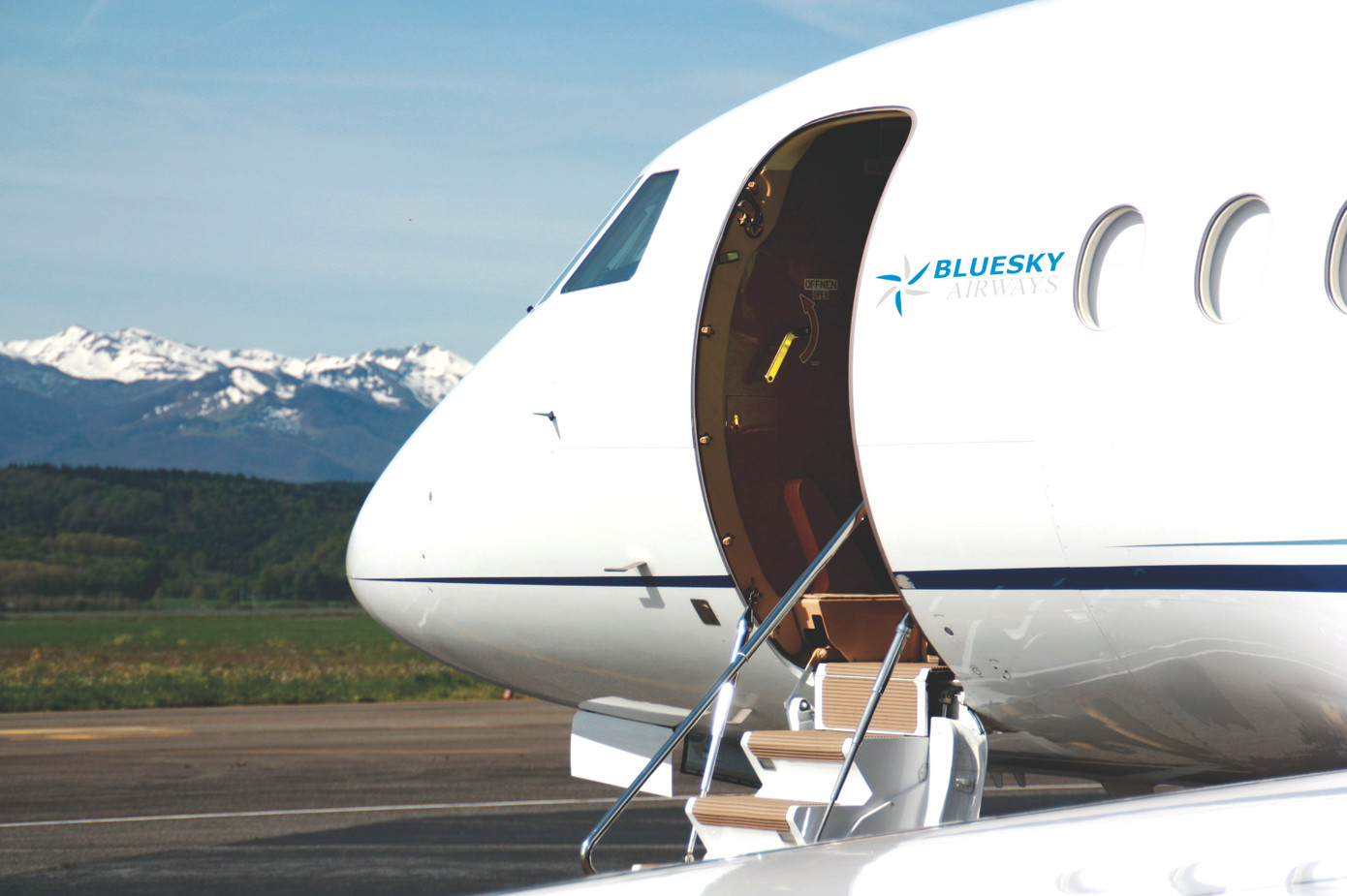 Hãng bay của chị Hồ Thanh Hương chuyên phục vụ các tỷ phú