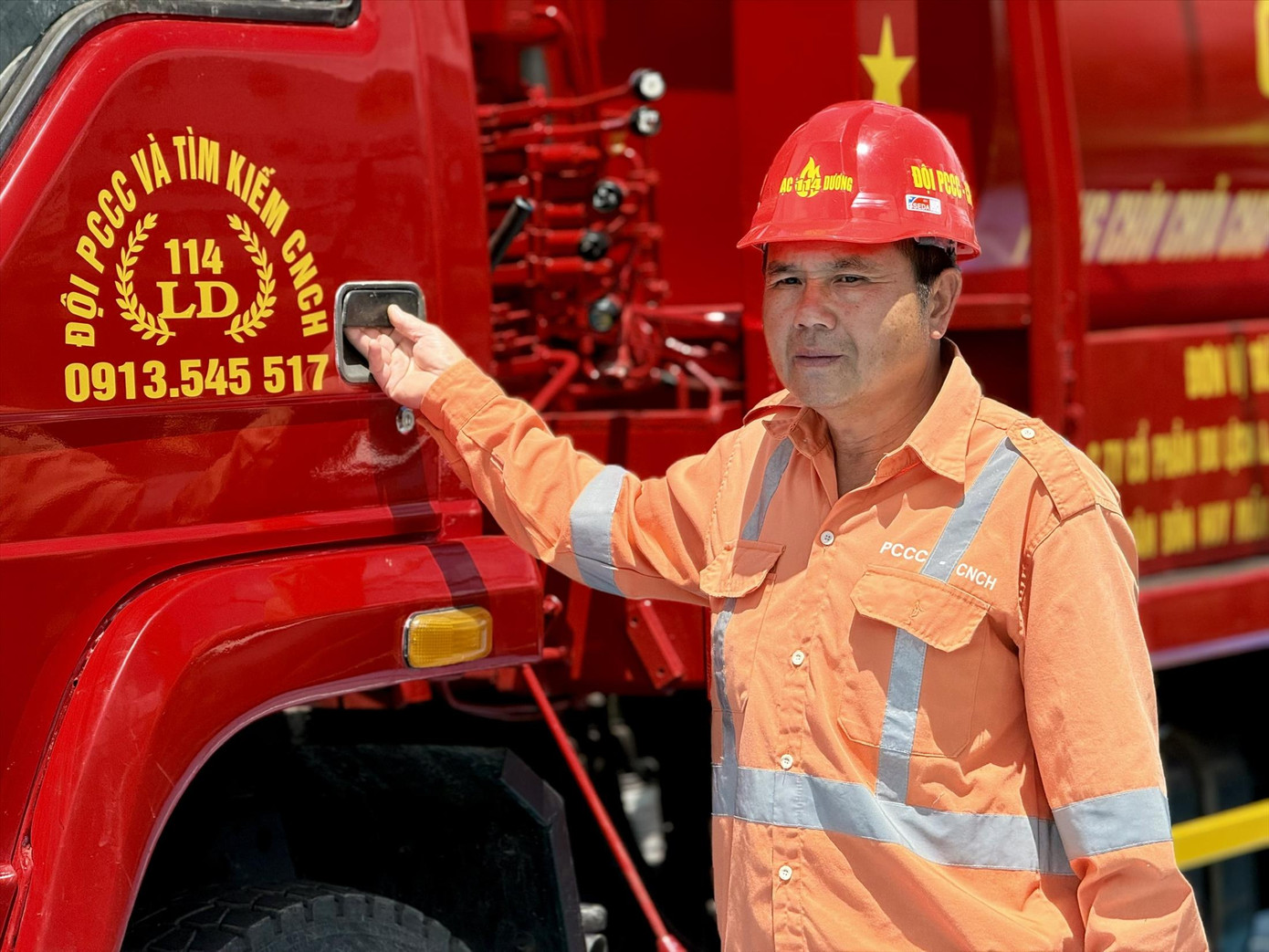 Ông Đặng Ngọc Hiệp - Đội PCCC và TKCHCN tự quản. Ông Đặng Ngọc Hiệp - Đội PCCC và TKCHCN tự quản.