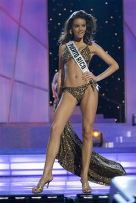 Rivera trong trang phục áo tắm