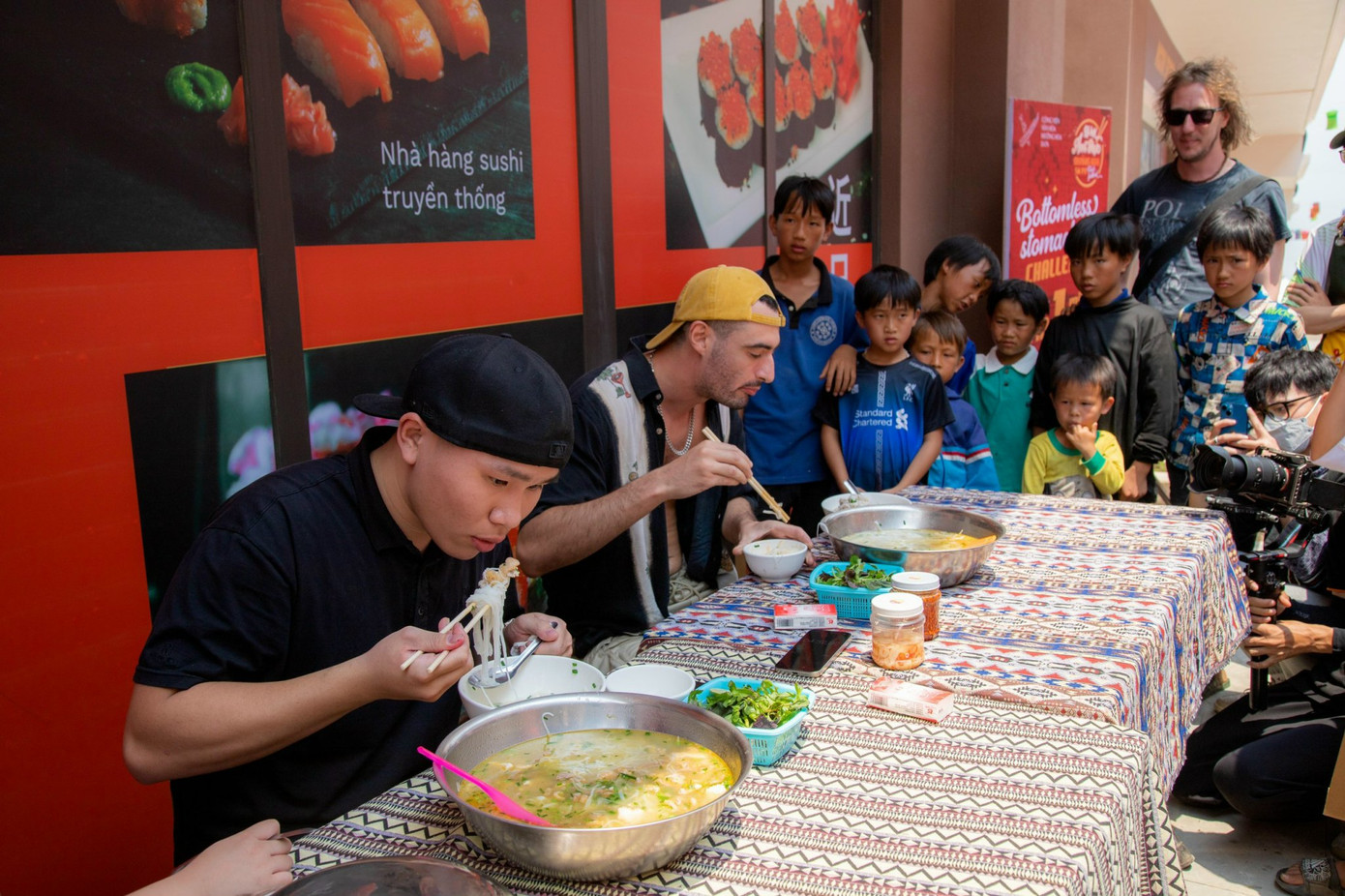 Thử thách “bụng không đáy” gọi tên 3 người chiến thắng.