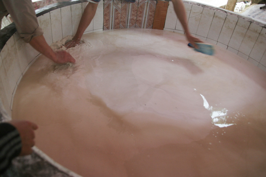 Bột lọc nổi váng bốc mùi chua lòm