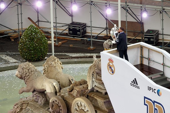 Cận cảnh lễ rước cúp hoành tráng của Real Madrid ảnh 9