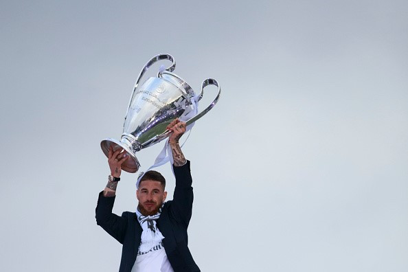 Cận cảnh lễ rước cúp hoành tráng của Real Madrid ảnh 11