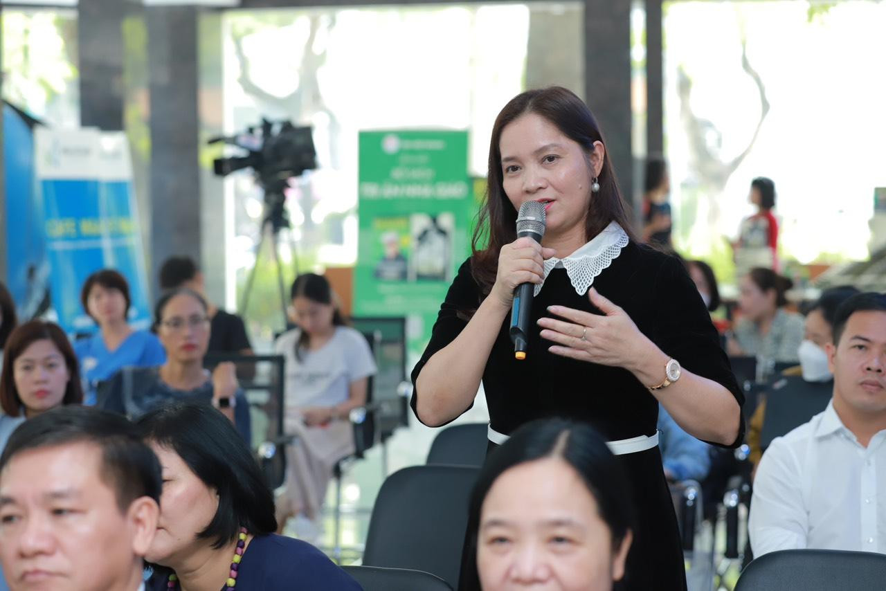 Bà Nguyễn Kim Thoa - CEO Tân Việt Books - chia sẻ tại chương trình.