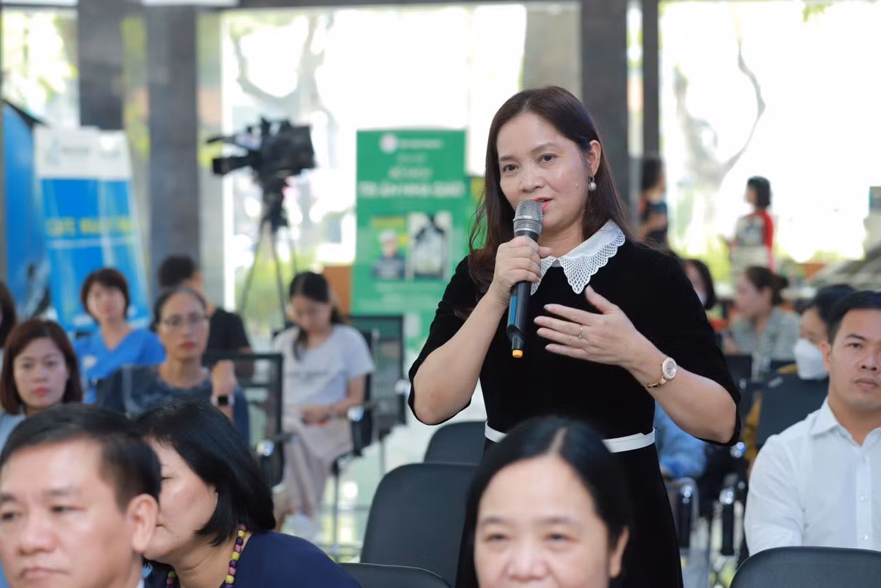 Bà Nguyễn Kim Thoa - CEO Tân Việt Books - chia sẻ tại chương trình.