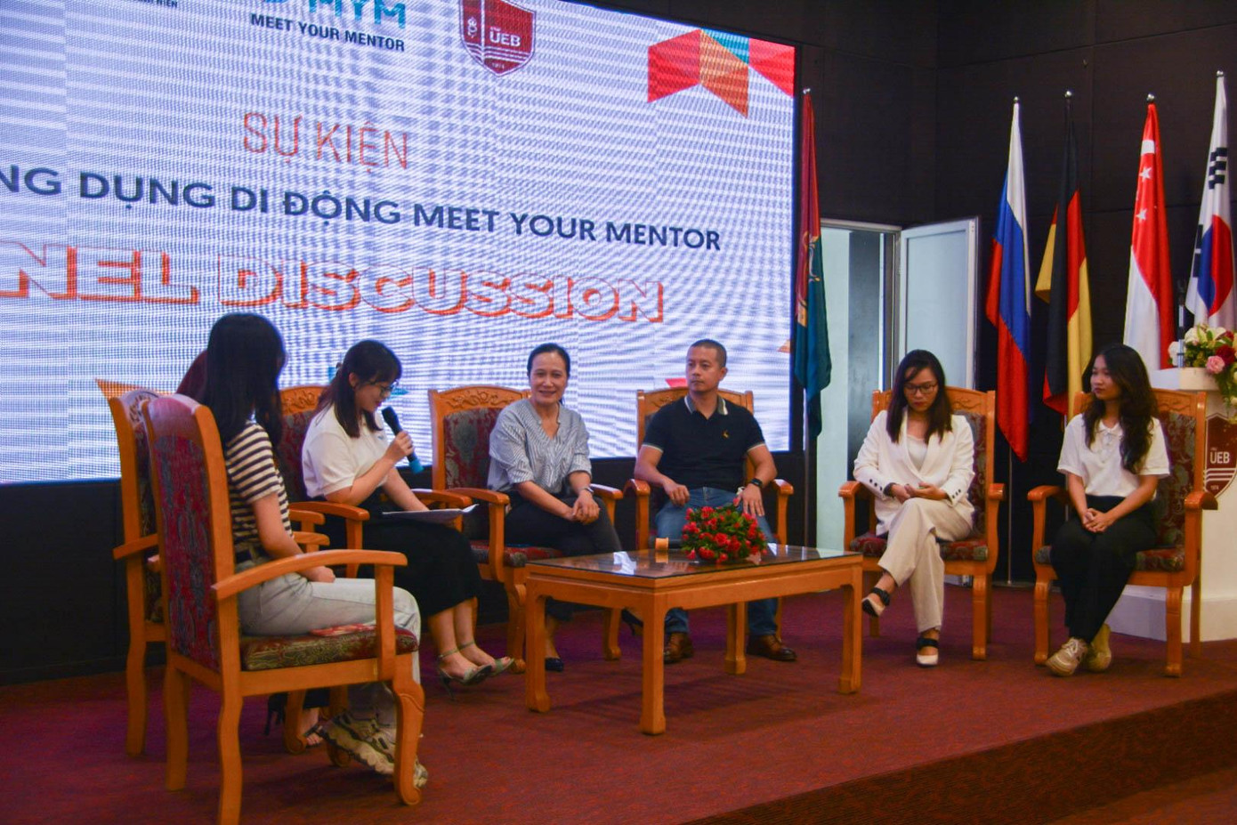 Ra mắt tháng 3 năm nay, dự án Meet Your Mentor dựa trên nguồn vốn tài trợ của Tổng Công ty Thăm dò Khai thác Dầu khí (PVEP) hoạt động với mục tiêu giúp đỡ thế hệ trẻ tìm lại bản thân và định hướng nghề nghiệp dưới hình thức tư vấn hướng nghiệp trực tuyến giữa 1 mentor và 1 mentee (Mentoring 1:1).