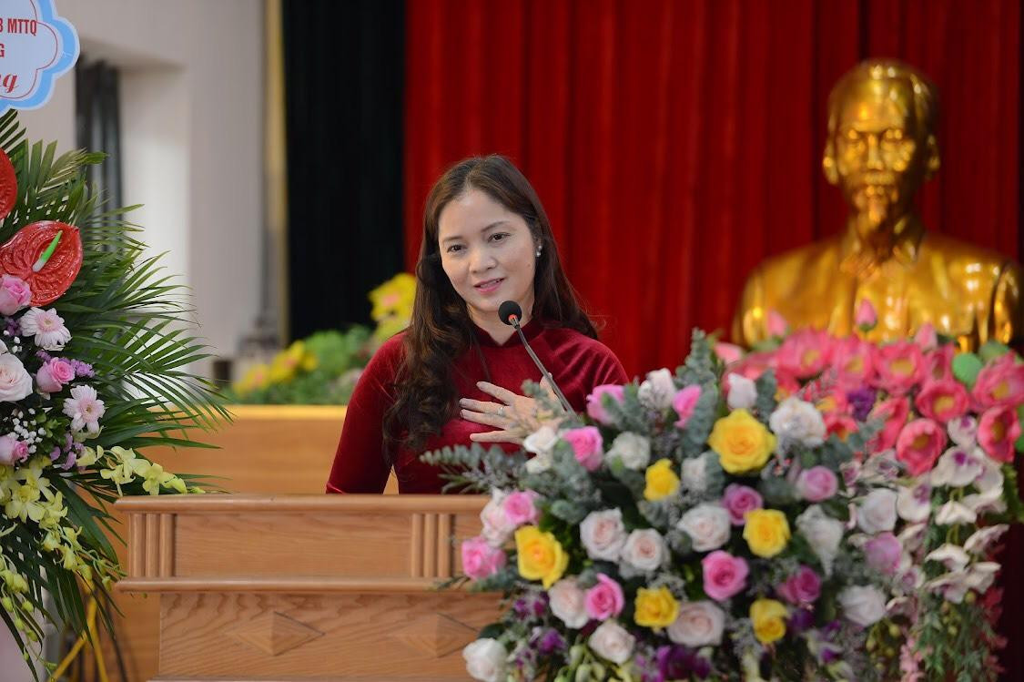 Bà Nguyễn Kim Thoa - CEO của Tân Việt Books - phát biểu thể hiện tâm huyết phát triển văn hoá đọc, đặc biệt tại các vùng nông thôn. Ảnh: Dương Triều. Bà Nguyễn Kim Thoa - CEO của Tân Việt Books - phát biểu thể hiện tâm huyết phát triển văn hoá đọc, đặc biệt tại các vùng nông thôn. Ảnh: Dương Triều.