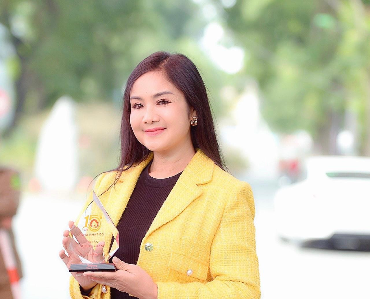 NSND Thu Hà tại lễ khai mạc ngày hội chính chương trình Chủ nhật Đỏ lần thứ XV năm 2023.