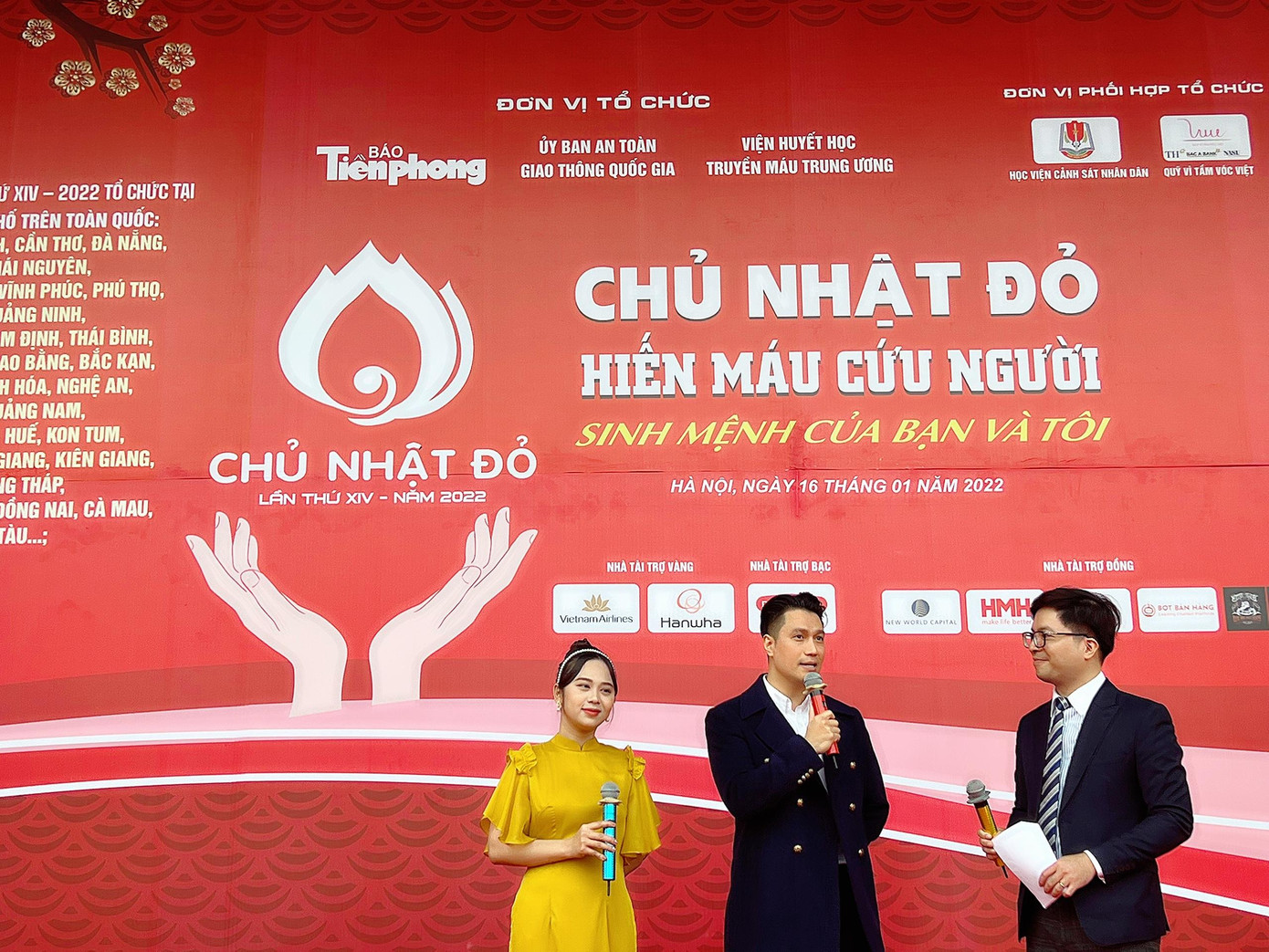 Diễn viên Việt Anh giao lưu trên sân khấu. Diễn viên Việt Anh giao lưu trên sân khấu.