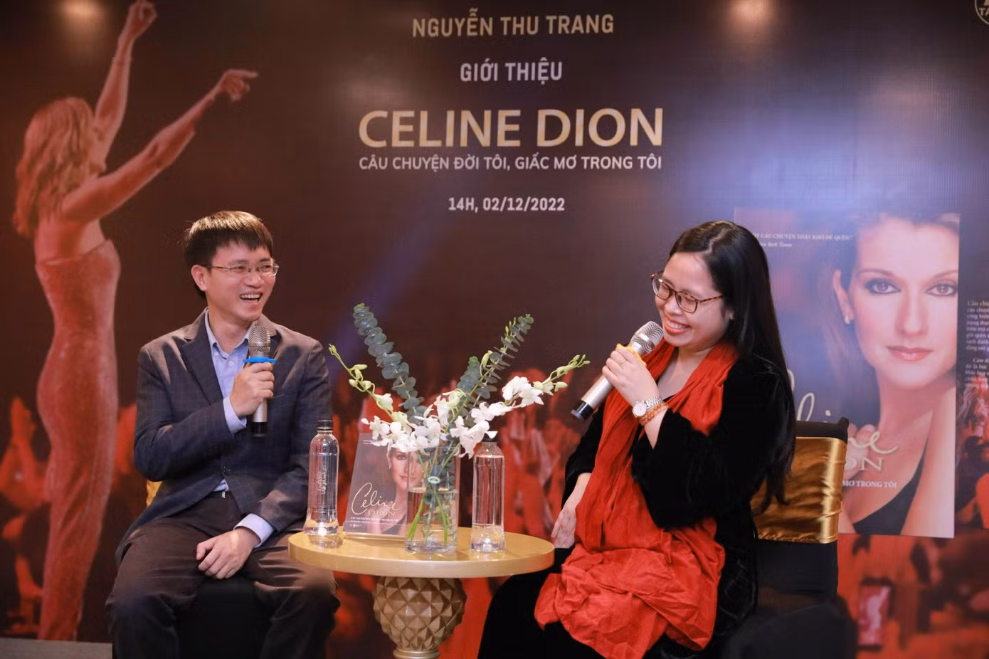 Chị Nguyễn Thu Trang và nhà báo Nguyễn Tuấn Anh giao lưu rất ăn ý trên sân khấu. Chị Nguyễn Thu Trang và nhà báo Nguyễn Tuấn Anh giao lưu rất ăn ý trên sân khấu.
