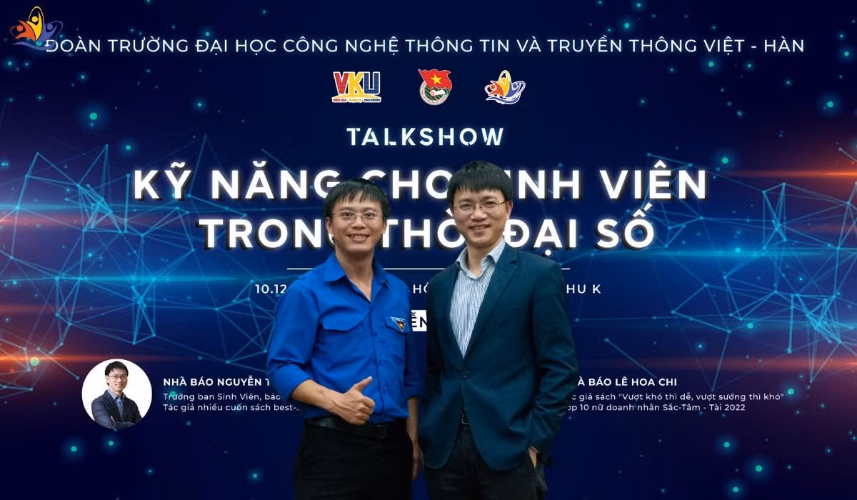 Anh Nguyễn Văn Hưng – Bí thư Đoàn Trường Đại học Công nghệ Thông tin và Truyền thông Việt-Hàn – Đại học Đà Nẵng và nhà báo Nguyễn Tuấn Anh. Anh Nguyễn Văn Hưng – Bí thư Đoàn Trường Đại học Công nghệ Thông tin và Truyền thông Việt-Hàn – Đại học Đà Nẵng và nhà báo Nguyễn Tuấn Anh.
